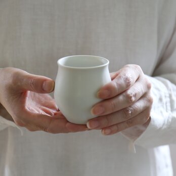 【お茶を飲む湯呑みとして冷酒のぐいとして】なめらかリン湯呑み・白・125ccの画像
