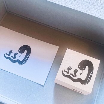 ＜ゴム製スタンプ＞年賀状にも「ヘビの親子」の画像