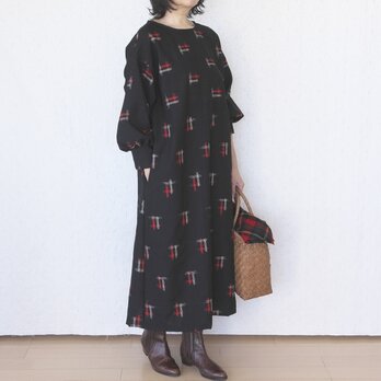 ふっくらお袖のシンプルワンピースの画像