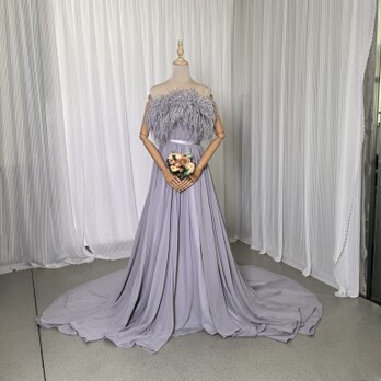 カラードレス フェザー 優雅なシルエット ブルーグレー ベアトップ 編み上げ 花嫁 前撮りの画像