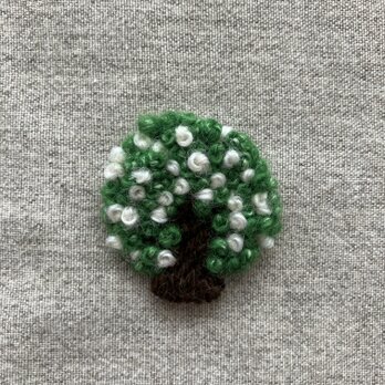 木（白い実）＊ブローチ