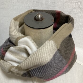 ✳︎ハンドメイド✳︎ふわふわネックウォーマー赤ベージュチェックフリースの画像