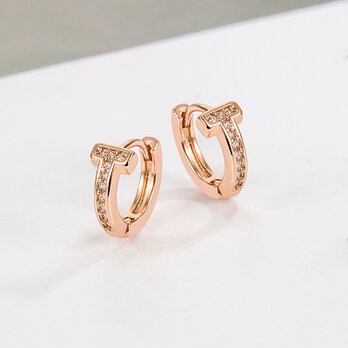 ピアス フープ T字 Tモチーフの画像