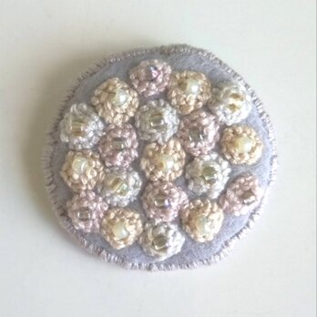 ぷつぷつお花いっぱいのビーズ刺繍ブローチの画像