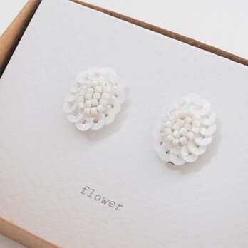 flower white 白い花 No.3 イヤリング ＜ピアス交換可＞の画像