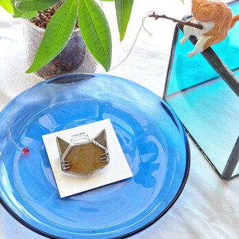 Whisker brooch/gold bronze