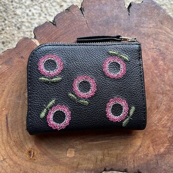 L字ファスナーミニ財布（黒の革に花の刺繍）02014-10の画像