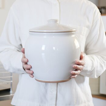 軽くて仕込みやすい甕　ぬか漬け容器に、お味噌（3.3キロ）【三重県四日市産】 えんける道具店の甕（かめ）3.6リットルの画像