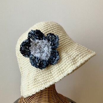 かぎ編みクロッシェハット（Cloche hat）生成りの画像
