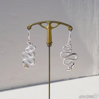 へびピアス / Silver Snakes have Golden Eyes Earringの画像