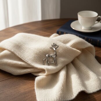 小鹿 スノーディア 光沢シルバー ブローチ【ebro10-3】