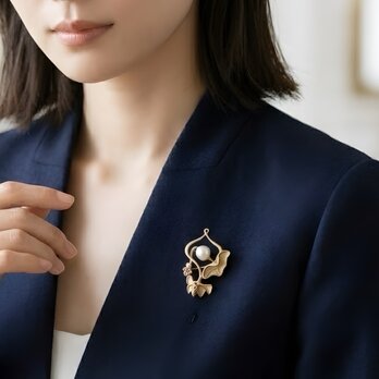 真鍮製 パール＆ロータスブローチ アンティーク調ゴールド｜上品華やか【ebro13】