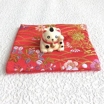 置物用の敷物　マット　金襴朱赤花模様　幅1１cmの画像