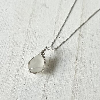《Silver925》小さくさり気ないホワイトシーグラスのネックレス 40cmの画像
