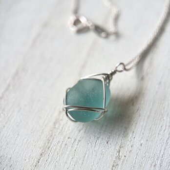 《Silver925》海の一雫 癒しの海色シーグラスビーズのネックレス 40cm