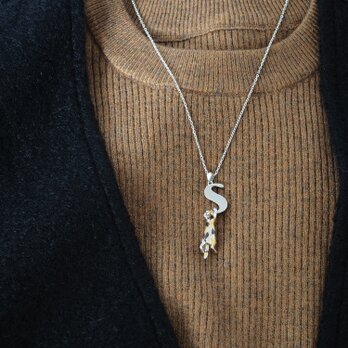 おしゃべり三毛猫のイニシャルSilverペンダントSの画像