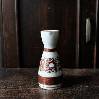 赤いリーフと唐草◆白い花文様。九谷焼　赤絵金彩徳利　酒器　工芸品　岳山　昭和レトロ　インテリアの画像