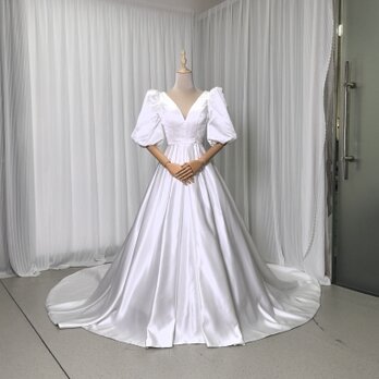 高品質！ウェディングドレス Vネック プリンセスライン パフスリーブ&nbsp; 背中見せ ロングトレーン 拳式の画像
