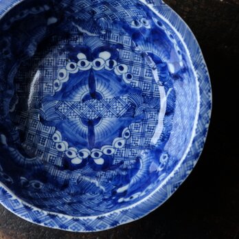 【特価¥8500→¥4400】向かい蝶々が素敵◆伊万里　蝶文ベロ藍染付鉢　骨董・antiques 碗　暮らしに。明治期の画像