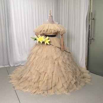 豪華！カラードレス ベージュ オフショルダー サッシュベルト 柔らかく重ねたチュールスカート 編み上げ 結婚式の画像
