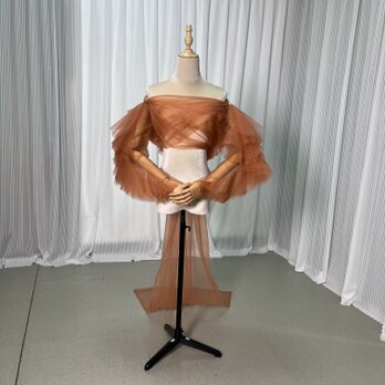 フェミニンなフレームレースの袖トップス テラコッタ色 オフショルダー ソフトチュールボレロ 花嫁の画像