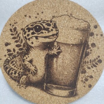 コースター　ヒョウモントカゲモドキとビールの画像