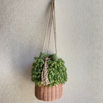 【1点在庫あり】「ピスタチオグリーン」籐とかぎ針編みのバッグMeggBag poche /かごバッグの画像