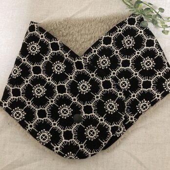 ハンドメイド☆ネックウォーマー北欧リネン黒アネモネ刺繍ファの画像