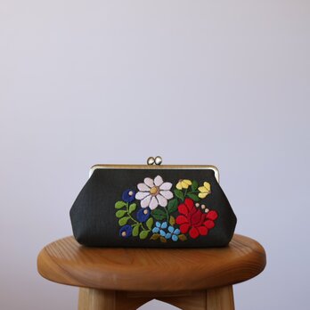 カーキリネン　花刺繍　ポーチLの画像