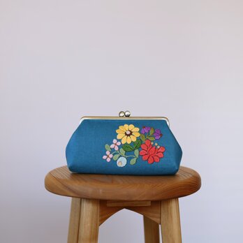 ターコイズブルーリネン　花刺繍　ポーチLの画像