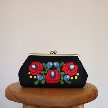 黒リネン　花刺繍　ポーチLの画像