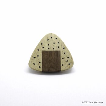 小さな おにぎり・おむすびブローチ［ごま塩］の画像