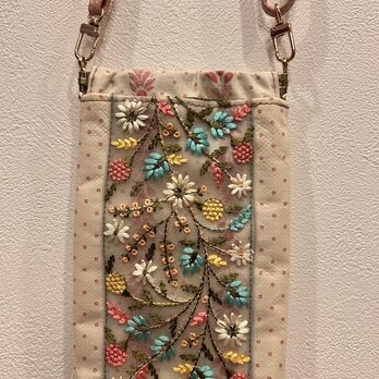 斜め掛けできるインド刺繍リボン付きばね口スマホポーチ ピンク　