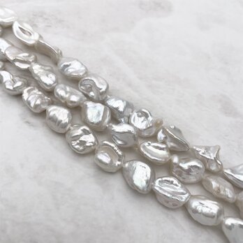 半連20cm ケシ 淡水パール バロック 本真珠 10~13mm*8~9mm シルバーホワイト系 大粒 中粒 12mmの画像