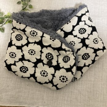︎ハンドメイド︎ふわふわネックウォーマーマフォン黒カメリアファの画像