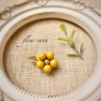 small flower motif  スモールフラワーとリーフのブローチ  mimosaの画像