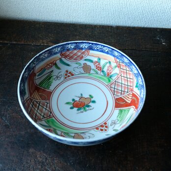 【特価￥4400→￥2200】花と鳥と桃◇ポップな雰囲気。伊万里　色絵金彩六寸浅型鉢　碗　骨董/antiques。赤絵　明治時代の画像