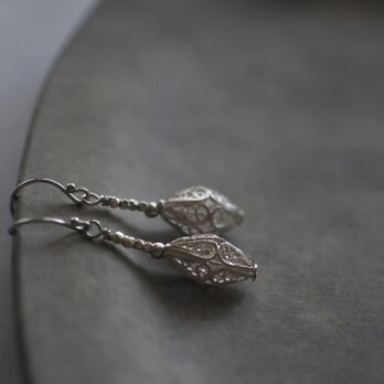 カレンシルバーとレースのようなフィリグリーのピアス（silver925）orイヤリングの画像