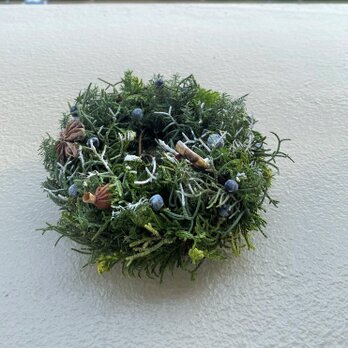 雪の森　春まで飾る手のひらサイズの冬リース　の画像