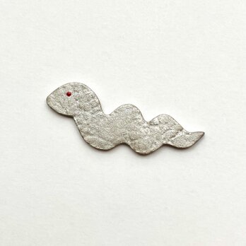へびのブローチ (シルバー) 漆皮の画像