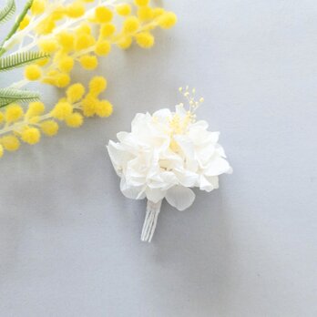 真っ白紫陽花のコサージュ・ブローチ　入園式 卒園式 入学式 卒業式 結婚式 無料ラッピング