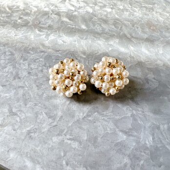 Y1069-ヴィンテージイヤリング U.S.A. Faux pearl and gold bead clustersの画像