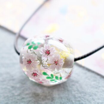 在庫処分セール＊桜のとんぼ玉（ガラス玉）透明／金箔入りの画像