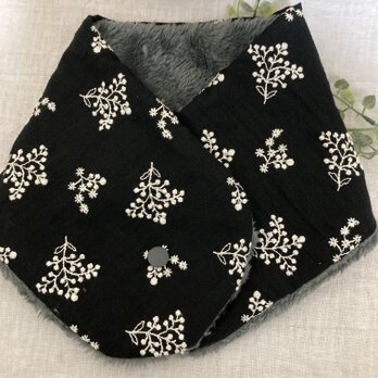 ハンドメイドネックウォーマー北欧綿黒リーフ実刺繍ファグレーの画像