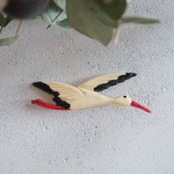 コウノトリのフレンチブローチ（レッド）の画像