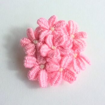 芝桜の花束みたいな刺繍ブローチ　濃いピンク色の画像