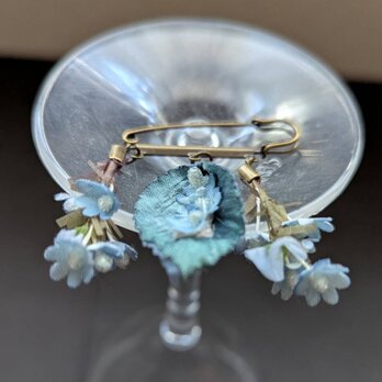 ブローチ 小花たちｶﾌﾞﾄﾋﾟﾝ（ピーコックグリーン色）B155の画像