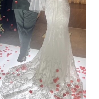 実例写真！ウェディングドレス マーメイドライン ベアトップ 贅沢な総レース 編み上げ 華やかなトレーン 結婚式の画像