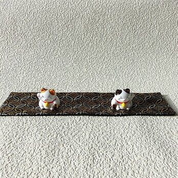 置物用敷物　 西陣織金襴　黒色　七宝模様　長さ25cmの画像