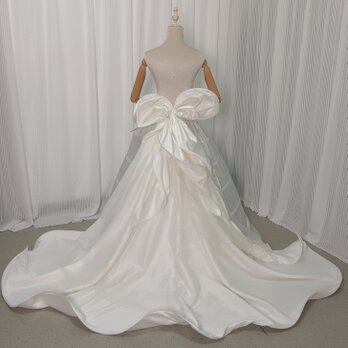 ふっくら柔らかなバックリボン アイボリー 绮丽な デザイン感 披露宴/結婚式の画像